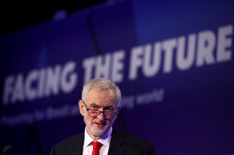 Jeremy Corbyn vai apresentar cláusula no Parlamento