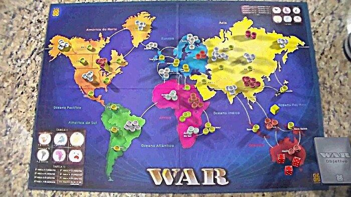 10. War

O jogo de tabuleiro é famoso no mundo inteiro e requer habilidades que vão além da sorte. Por isso, os adultos levam a sério quando a partida começa e ninguém aceita perder para o melhor amigo