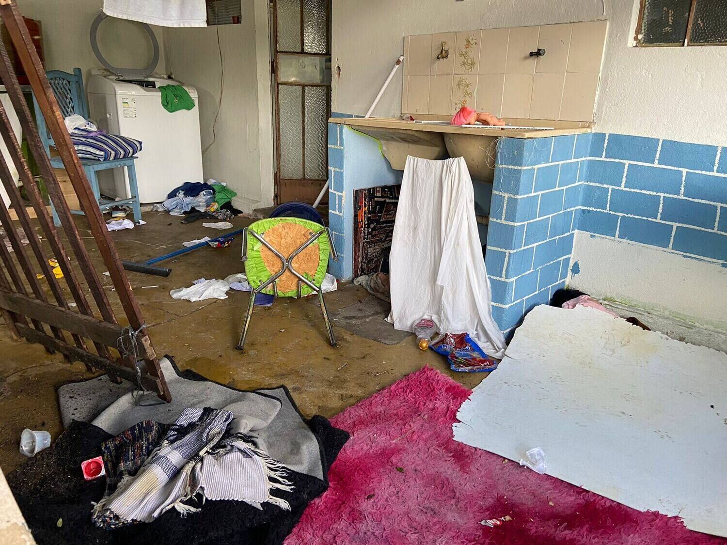 Residência estava com um forte odor de gás e com vários objetos quebrados