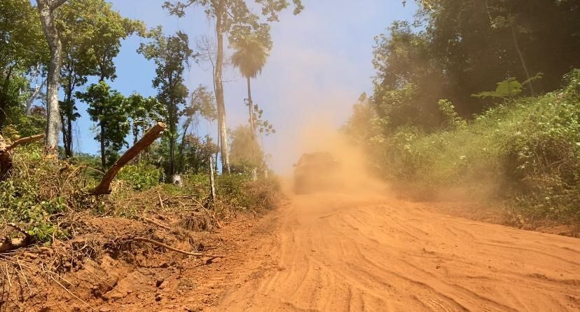 Trechos de terra oferecem desafios para os motoristas na Transamazônica
