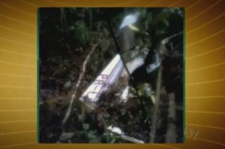 Bimotor foi encontrado em mata fechada por um garimpeiro, na semana passada