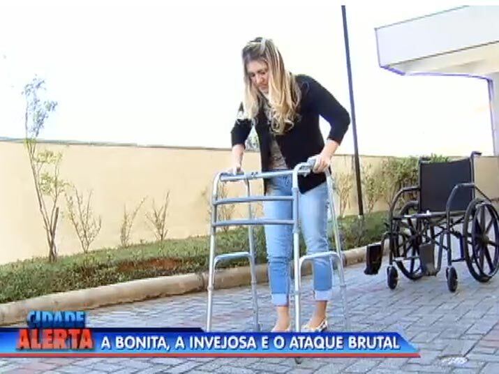 Ainda de acordo com a reportagem, as agressões ocorreram em razão de um amigo em comum que eles tinham na internet. Assista ao vídeo
+ Quer ver tudo o que rolou no Cidade Alerta? Veja a íntegra no R7 Play