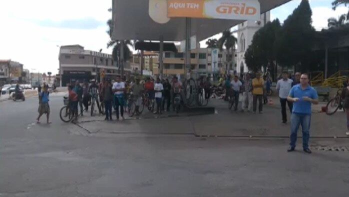 Agência foi invadida na manhã desta segunda-feira (4)