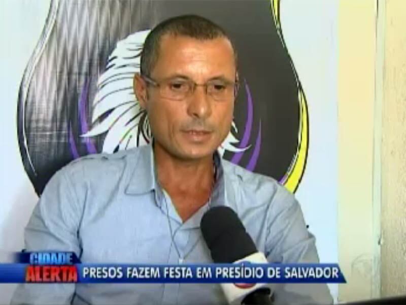 O coordenador geral dos servidores penitenciários do estado da Bahia, Reivon Pimentel, diz que a resposta é simples.

— É fácil explicar. Se você imaginar que um complexo penitenciário, que deveria ser um local de segurança não tem uma cerca, não tem muro. O acesso ao complexo é livre.

Ainda segundo Pimentel, não tem como o agente penitenciário ver os objetos sendo arremessados.

— Nós não temos um sistema de monitoramento


