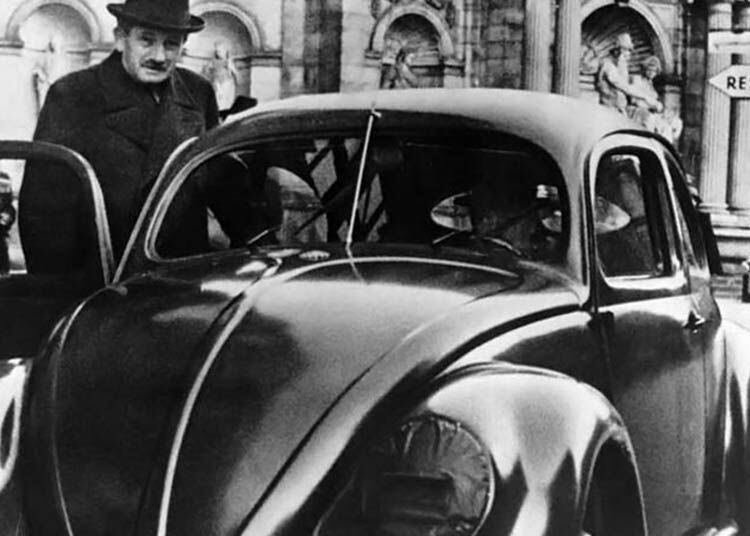 Ferdinand Porsche, fundador da fábrica de esportivos alemães, foi o projetista do VW Fusca