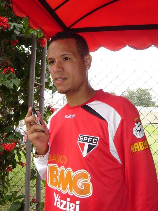 Luís Fabiano sempre desfrutou bem a vida, no Brasil ou na Espanha