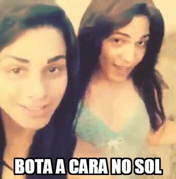 Bota a cara no sol
Botar a cara no sol é não ter vergonha de ser você mesmo, de se mostrar sem medo de julgamento e brilhar naturalmente. Que em 2016 todos nós possamos botar a cara no sol com mais frequência!