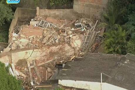 Imóvel desabou na madrugada desta sexta em Cascadura