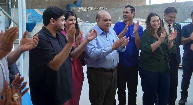 Governador Ibaneis Rocha participou da entrega de maquinário a catadores em Ceilândia