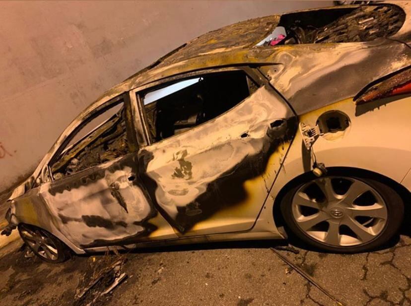 Homem furtou e incendiou o carro da ex-namorada, com quem tinha um filho
