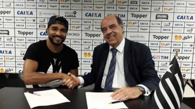 Imagens de Aguirre pelo Botafogo