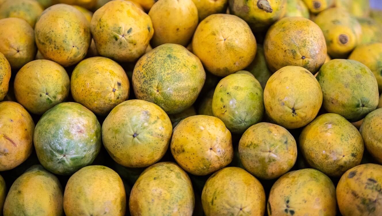 São Paulo, SP - 06.07.2022 - Sacolão - Sacolão da rua Caio Craco, zona oeste da cidade. Oferta de legume, verdura, frutas e hortaliças, tempero etc. Foto Edu Garcia/R7