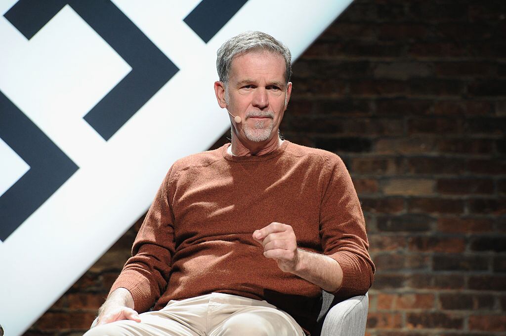 Ainda no ramo de mídia, Reed Hastings, cofundador e CEO da Netflix, teve rendimentos de US$ 24,3 milhões, porém, a maior parte desse valor é referente às ações da empresa que ele possui. O salário anual do executivo foi de US$ 850 mil, algo em torno de R$ 3,2 milhões