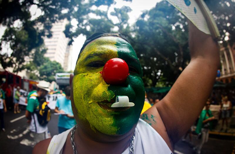 Belém (PA) - Manifestantes fizeram uma caminhada na avenida
Presidente Vargas, na região central da cidade, neste domingo (12), para mais um
protesto contra o governo da presidente Dilma