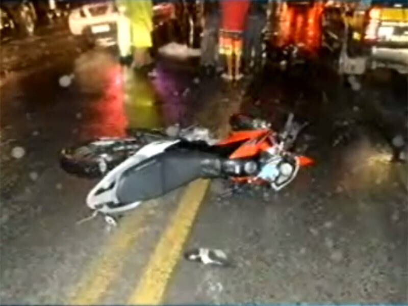 Vítima estava a bordo de uma moto, colidiu contra o caminhão, caiu e foi atropelado pelo veículo