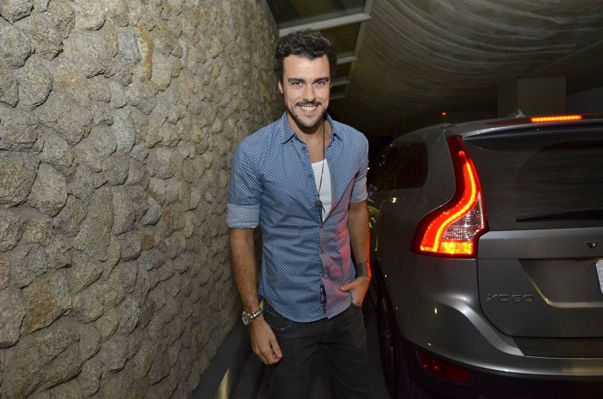 Joaquim Lopes

Ele tem cara de bom moço e um sorriso lindo. Jaquim Lopes é daqueles homens que toda mulher gosta: alto, gentil e charmoso 


