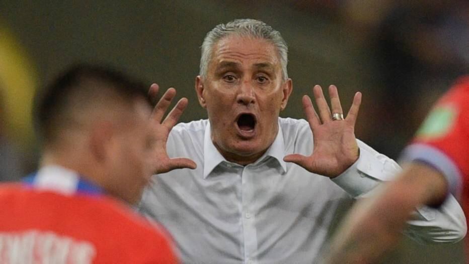 Tite jamais foi tão ofendido na imprensa. A CBF, e ele mesmo, se calaram diante do ataque de Etcheverry