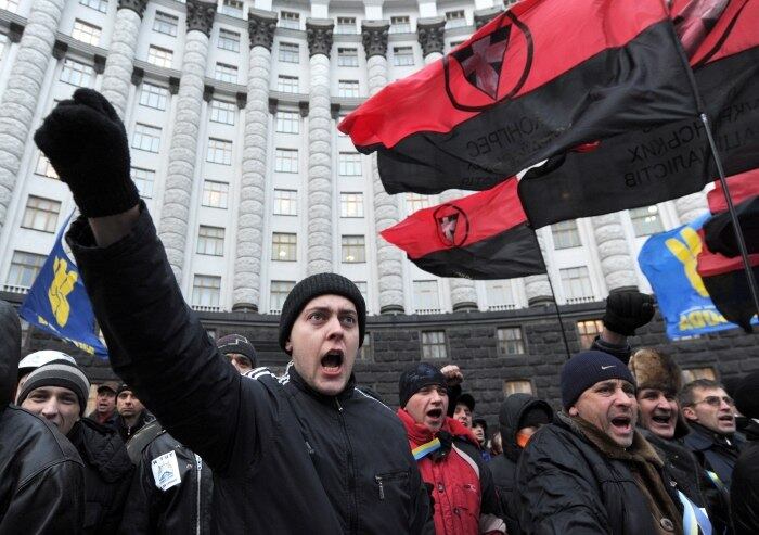 Manifestantes pró-europa estão acampados no centro de Kiev