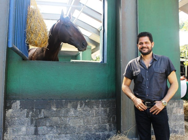 André Di Mauro, assim como todos os envolvidos na novela,
não esperava que o personagem fosse fazer tanto sucesso com o público feminino.  

─ Jorge me surpreende a todo instante. Talvez, pelo excesso
de sinceridade e jeito sem noção, caiu na graça do povo e conquistou as mulheres,
que é um fato estranho

+ Jorge dá chilique ao flagrar Bia e Mossoró conversando. Assista ao vídeo!
+ Cansou do look menininha? Figurinista ensina a ficar bonita e sensual como a vilã Priscila
+ Ricky Tavares dá 5 motivos para Beatriz não ficar com Quim: "Ele não passa de uma aventura"

