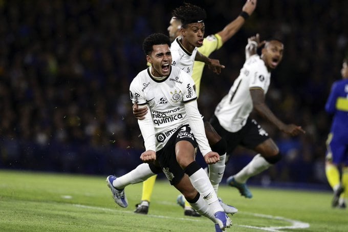 Du Queiroz marcou seu primeiro gol pelo Corinthians. Time respeitou demais um fraco Boca