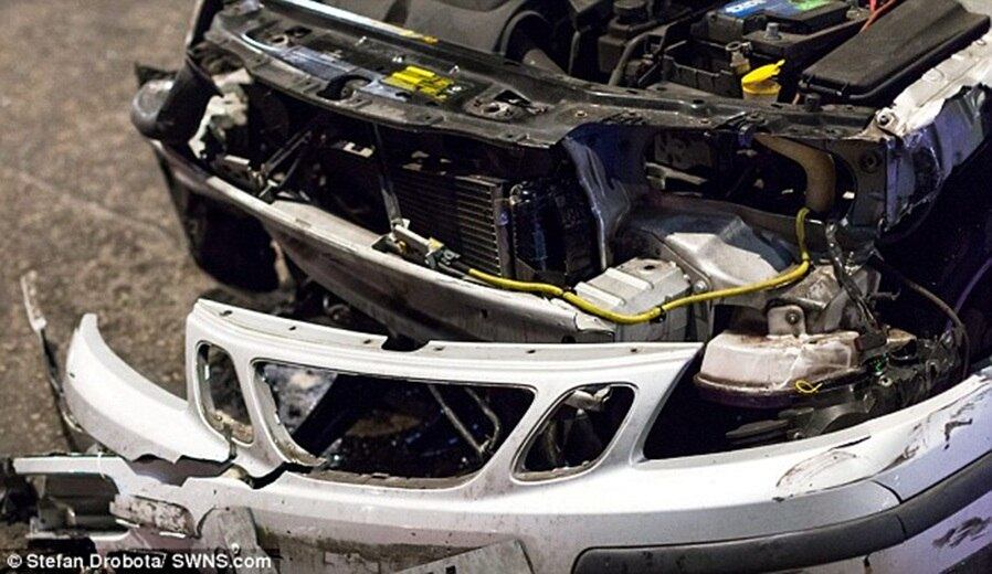 E a frente do Saab também ficou machucada