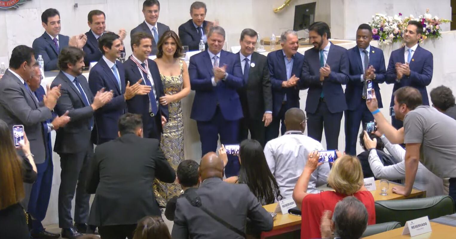 Campos Neto recebe maior honraria da Assembleia Legislativa de São Paulo