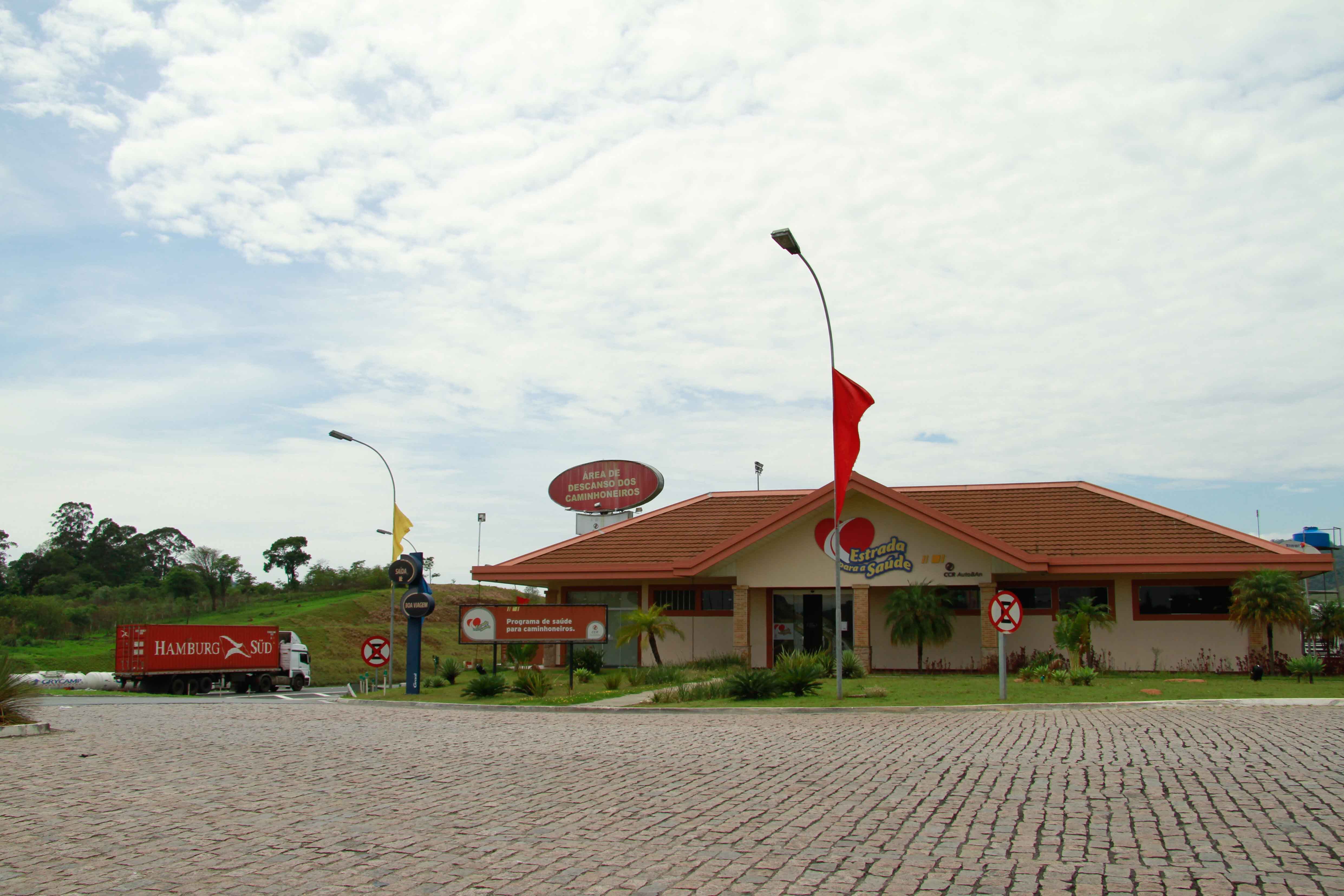 Um dos projetos sociais da concessionária é o "Estrada para a Saúde", voltado para os caminhoneiros. Os condutores têm acesso a diversos serviços médicos gratuitos. A ação teve início em 2002 e, há sete anos, ganhou um local de atendimento físico