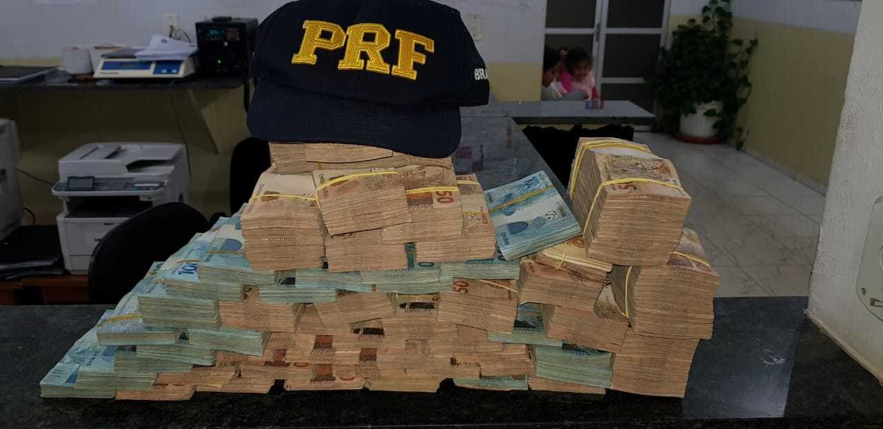 Quantia de R$ 500 mil foi apreendida durante ocorrência policial