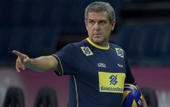 José Roberto Guimarães tentará o título mundial em outubro