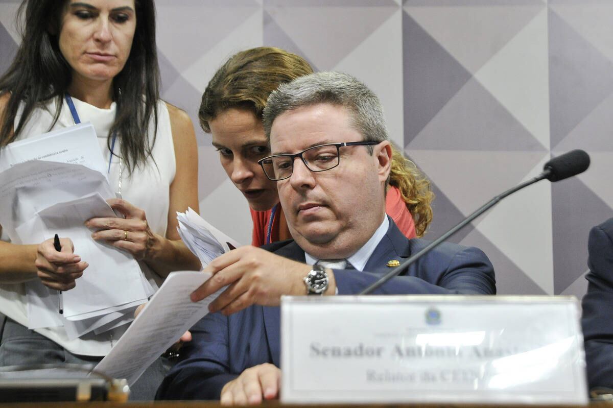 Após polêmica, Anastasia foi escolhido relator do impeachment