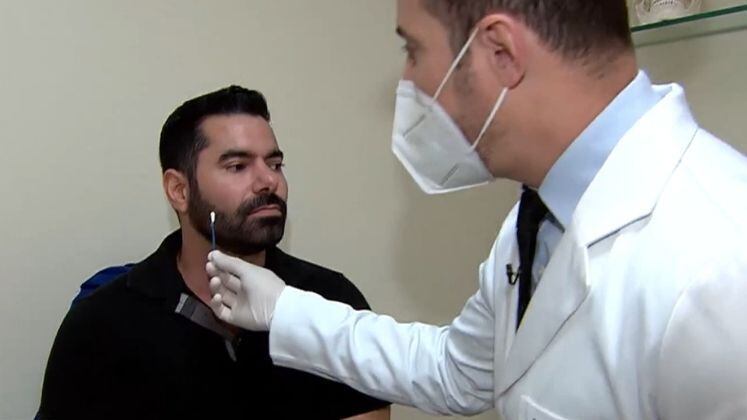 A cirurgia pode impactar diversos efeitos em cada paciente, como: problemas na mastigação, assimetria e paralisia facial. Segundo profissionais da área, o procedimento deve ser indicado em casos específicos, quando o paciente morde a parte da região interna na bochecha, por exemplo