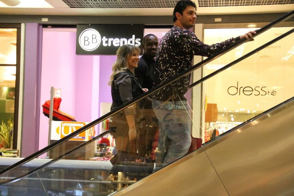 O casal no shopping.

Quer saber mais sobre o mundo dos famosos? Assista ao vídeo

