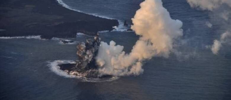 Frequentemente, terremotos acabam favorecendo a formação de novas ilhas no Japão, como foi o caso de Nishinoshima (foto)
