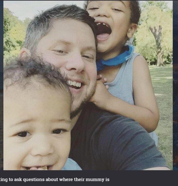 Tim fundou uma empresa com o nome de Natalie e começou a
produzir roupas de bebês. Ele doa o dinheiro a uma fundação que luta contra a embolia
de líquido amniótico. Agora, passados dois anos e meio desde a morte da mulher,
ele conversa com as crianças sobre ela. 



— Minha filha começou a fase de fazer perguntas, e ela quer
entender o que houve, principalmente porque vê fotos. Eu e meu filho sentimos a
falta dela e temos muitas memórias