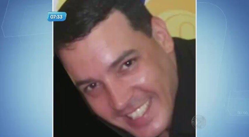 Marcos de Andrade Borba, de 39 anos, estava no restaurante em que trabalhava como garçom. Era por volta das 15h30 e o estabelecimento estava fechado para a entrada de clientes, mas com a porta aberta, quando Andrea entrou