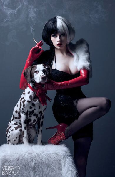 Uma versão mais sexy de Cruella de Vil, da série 101 Dálmatas