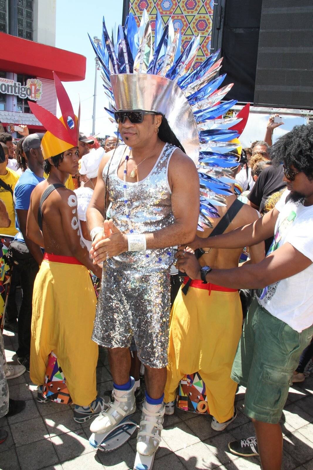 Carlinhos Brown participa da festança