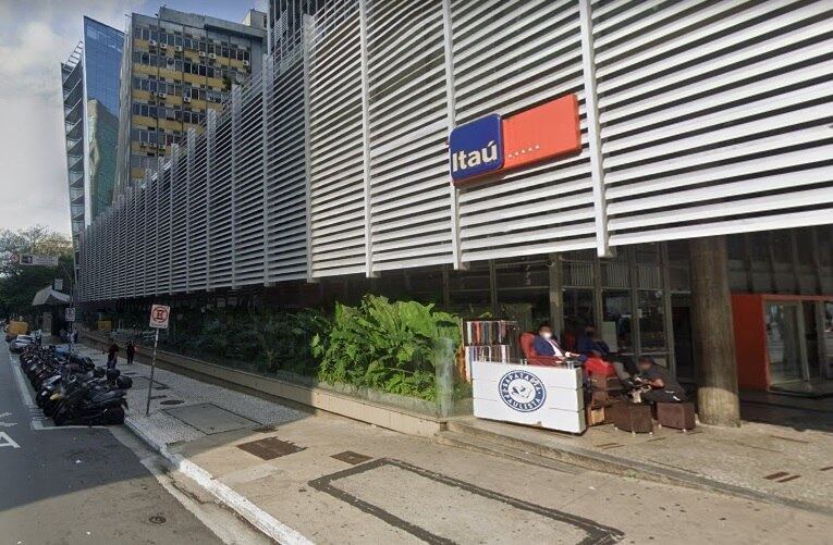 Itaú na esquina da rua Frei Caneca com a avenida Paulista