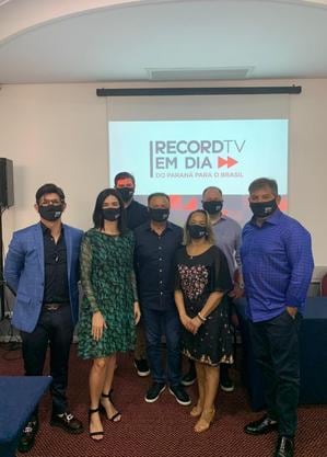 Da esquerda para direita temos: o Superintendente de Rede da Record TV, André Dias, a Diretora de Marketing e Planejamento da Record TV
, Sabrina Salgado, o Gerente Comercial do R7, Rodolpho Pera, o Presidente Executivo do Grupo RIC, Leonardo Petrelli, a Gerente de Marketing da Record TV, Tânia Fonseca, o Diretor Comercial do Grupo RIC, Marcelo Requena e o Diretor Nacional de Comercialização, Wagner Martins. Os demais palestrantes marcaram presença on line.