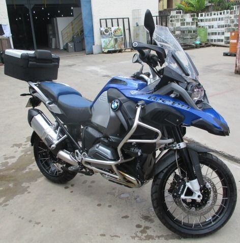 A moto BMW R1200 GS Adventure, ano 2014, está anunciada a partir de R$ 44.072