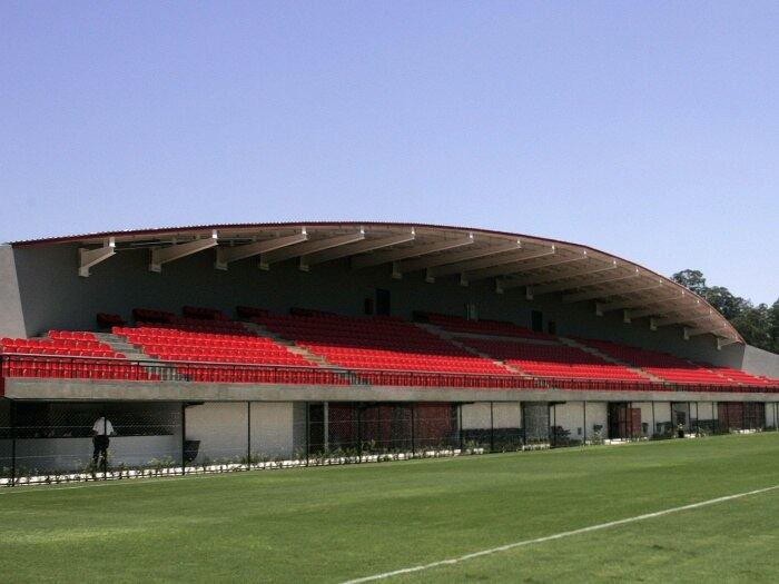 6. Olho nos meninos! 


O Centro de Formação de Atletas
Presidente Laudo Natel (CFA), casa das categorias de base do São Paulo, vai completar
dez anos em julho. O CT de Cotia é um dos grandes orgulhos do clube, mas pouco
serviu para revelar jogadores para o time profissional. Se quiser ir bem no
Morumbi, é fundamental que Osório olhe com carinho para a base