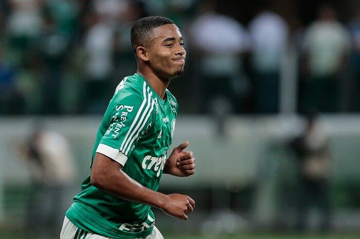 Próximos jogos: Santos (F); Vasco (C); Atlético-PR (F); Cruzeiro (F); Coritiba (C); Flamengo (F)
