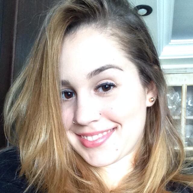 A jovem, no Facebook, compartilhava vídeos engraçados. Ela também se mostrava uma pessoa encorajada em algumas causas: contra a violência e contra a homofobia