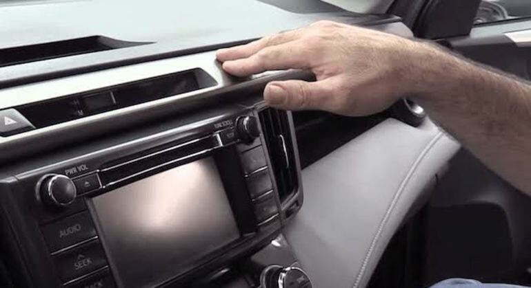 Plástico do painel pode fazer barulhos