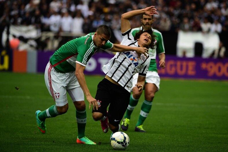 Palmeiras e Corinthians se encontram mais uma vez para fazer o principal clássico paulista neste sábado (25), às 16h20 no Pacaembu. E a partida vai muito além dos três pontos e da vitória sobre o rival. Também está em jogo o futuro dos times no Brasileirão, que vai entrando na reta final

Vídeo: Corinthians passa por turbulência dentro e fora dos gramados