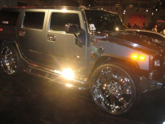 É tanto brilho que as rodas quase somem. Bem, na verdade, não somem, não