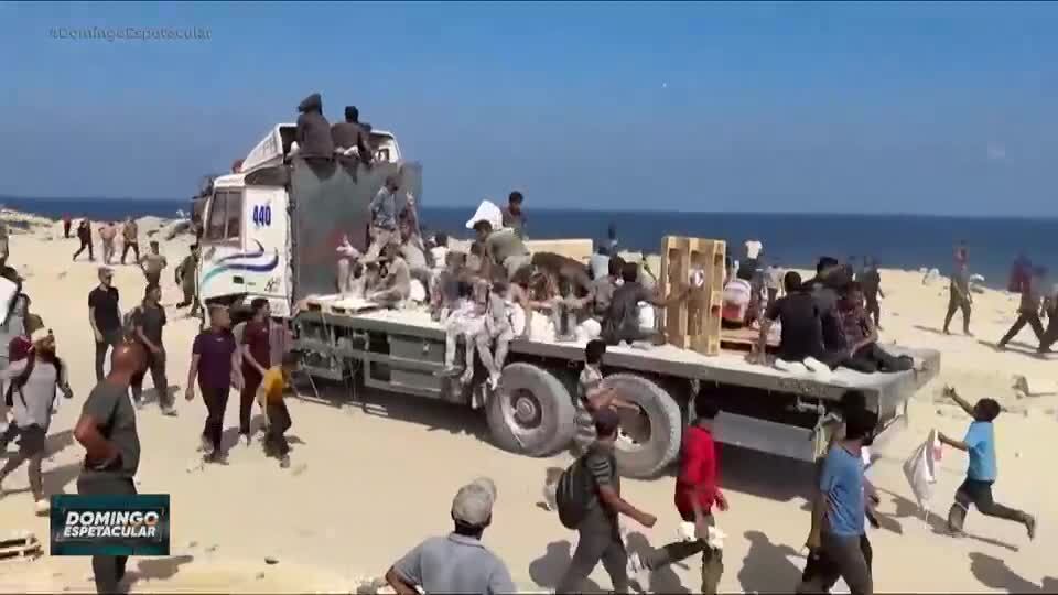 Distribuição de ajuda humanitária em Gaza é marcada por confusão neste domingo (20)
