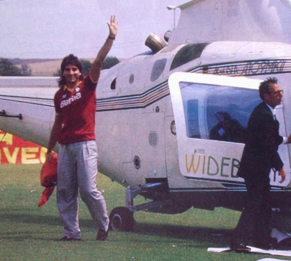 Renato Gaúcho chegando de helicóptero, como grande estrela na Roma