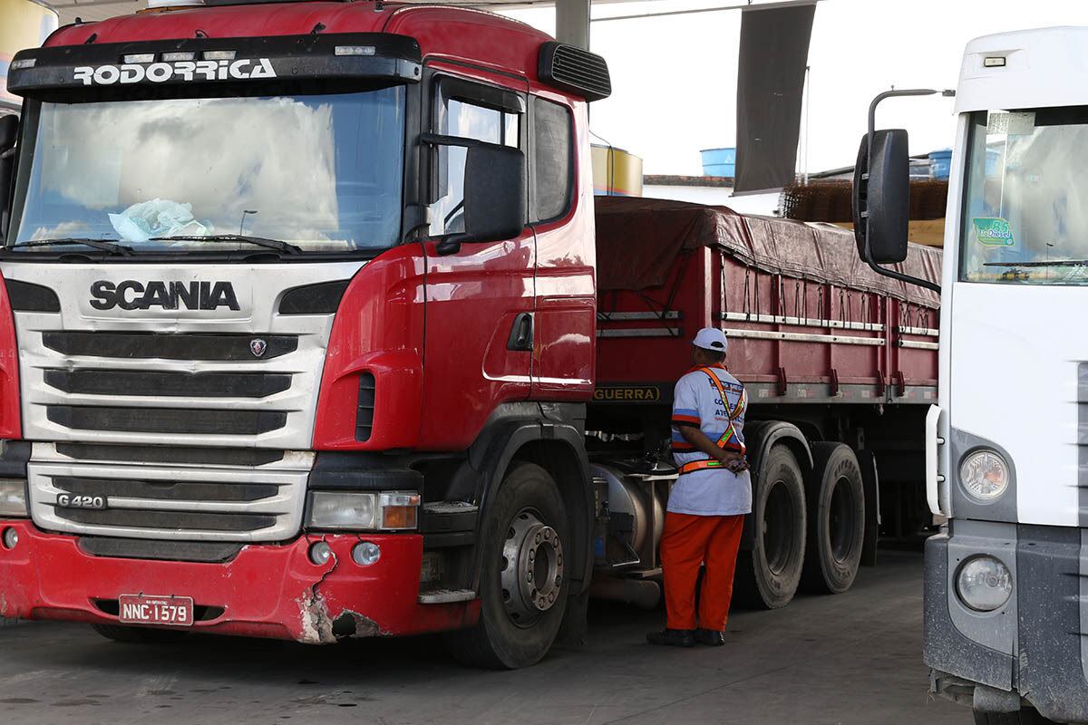 Nova lei sobre ICMS deve diminuir em R$ 0,33 o litro do diesel