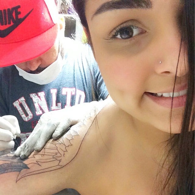 O desenho foi feito à mão livre, como o próprio tatuador contou no Instagram: "Tattoo free hand da Andressa. (Mulher Melancia). Já posto o
resultado. Mais de 6h de tattoo" 
